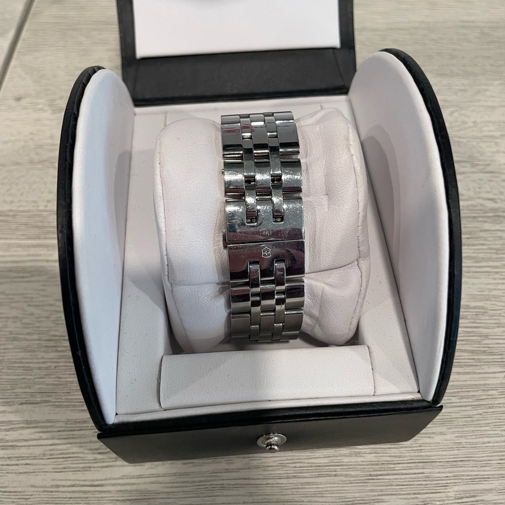 Victorinox Swiss Army Stainless Steel Watch - Picture 3 of 4